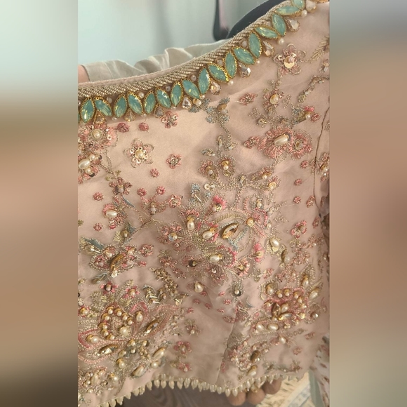 Batik 4pc pakistani Suit - Picture 7 of 9